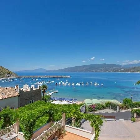 La Torre فندق 4*